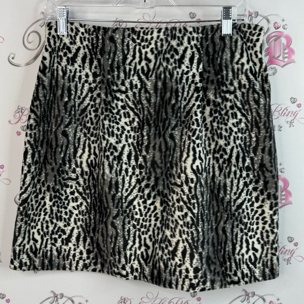 Le Chateau skirt soft fuzzy, fleece, Black and White Animal Print Skirt